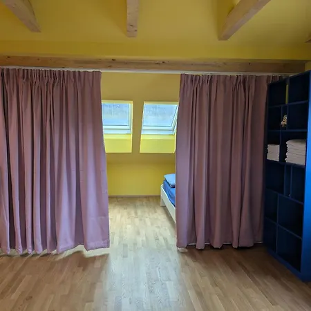 Anton's Bunte Welt Appartement *