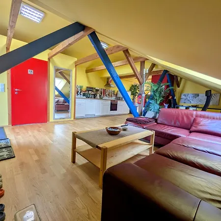 Anton's Bunte Welt Apartment *